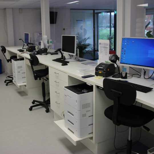 Achter de balie bij Apotheek Kerkdriel