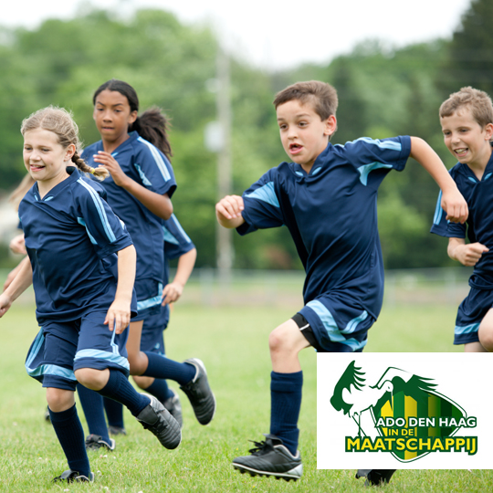 voetballende kinderen