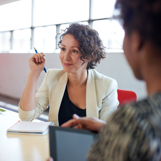 vrouw-in-vergadering
