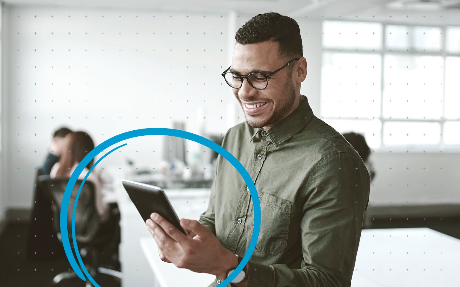 Man met tablet in hand business