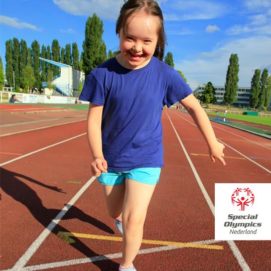 Special Olympics Nederland meisje op atletiekbaan